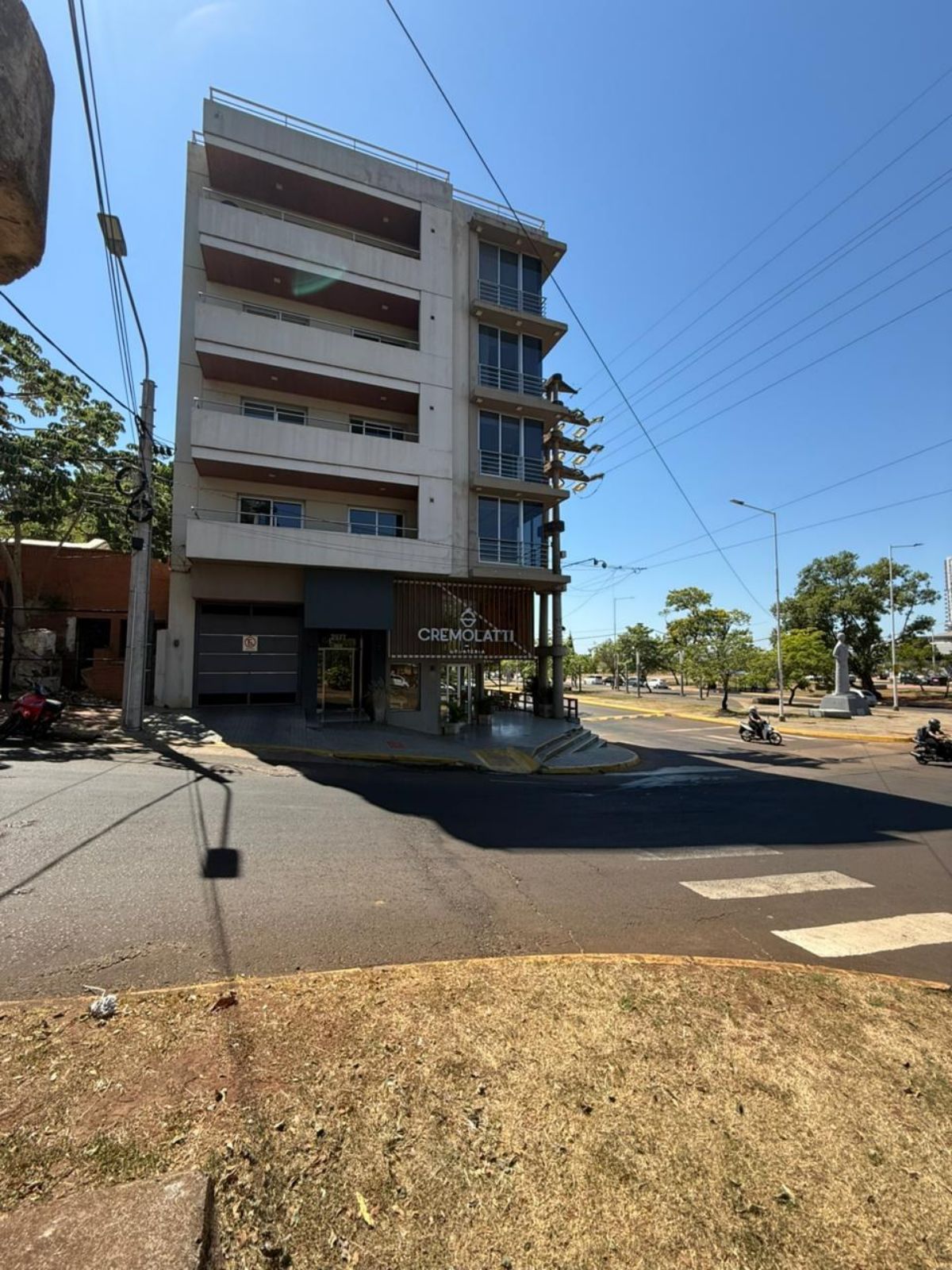 Av. Roque Sáenz Peña y Av. Mitre al 2500